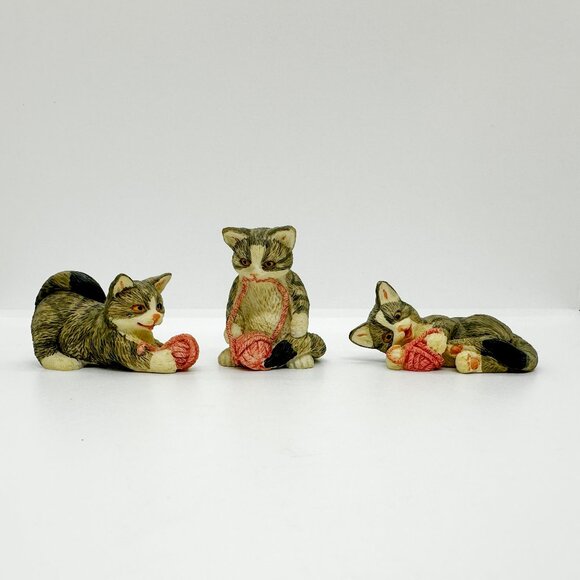 Vintage Set Resin Tabby Cats Playing Yarn Kittens 90s - Picture 1 of 16